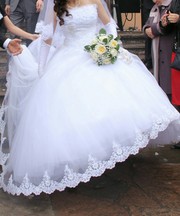 продам шикарное свадебное платье недорого